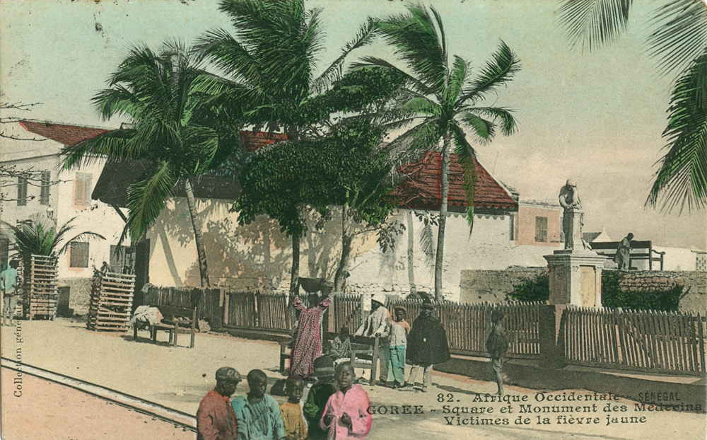 SÉNÉGAL – GORÉE – Square et Monument des Médecins victimes de la fièvre jaune.