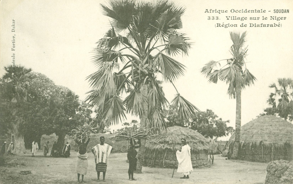 SOUDAN – Village sur le Niger (Région de Diafarabé).