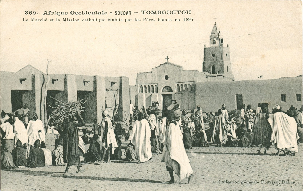 SOUDAN – TOMBOUCTOU. Le Marché et la Mission catholique établie par les pères blancs en 1895.