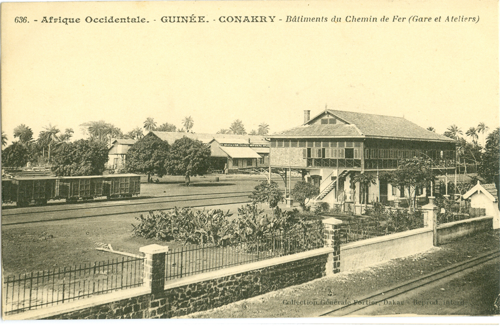 GUINÉE – CONAKRY – Bâtiments du Chemin de Fer (Gare Ateliers)