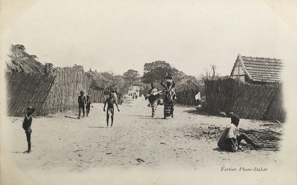 (Rue de Dakar) b