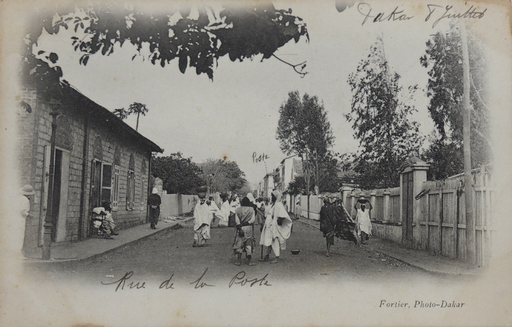 (Rue de Dakar) b