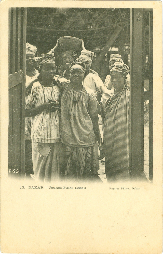 SÉNÉGAL – Dakar – Jeunes Filles type Lébou