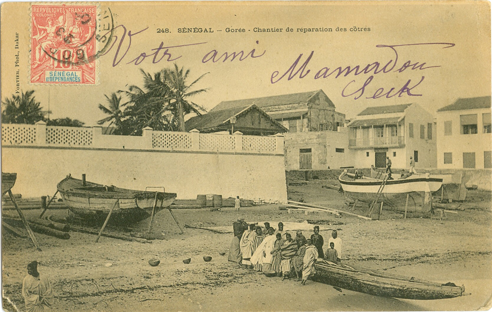 SÉNÉGAL – Gorée – Chantier de réparation des côtres