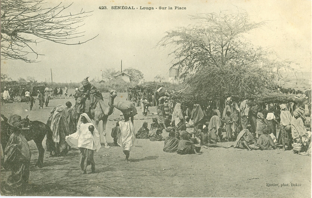 SÉNÉGAL – Louga – Sur la Place