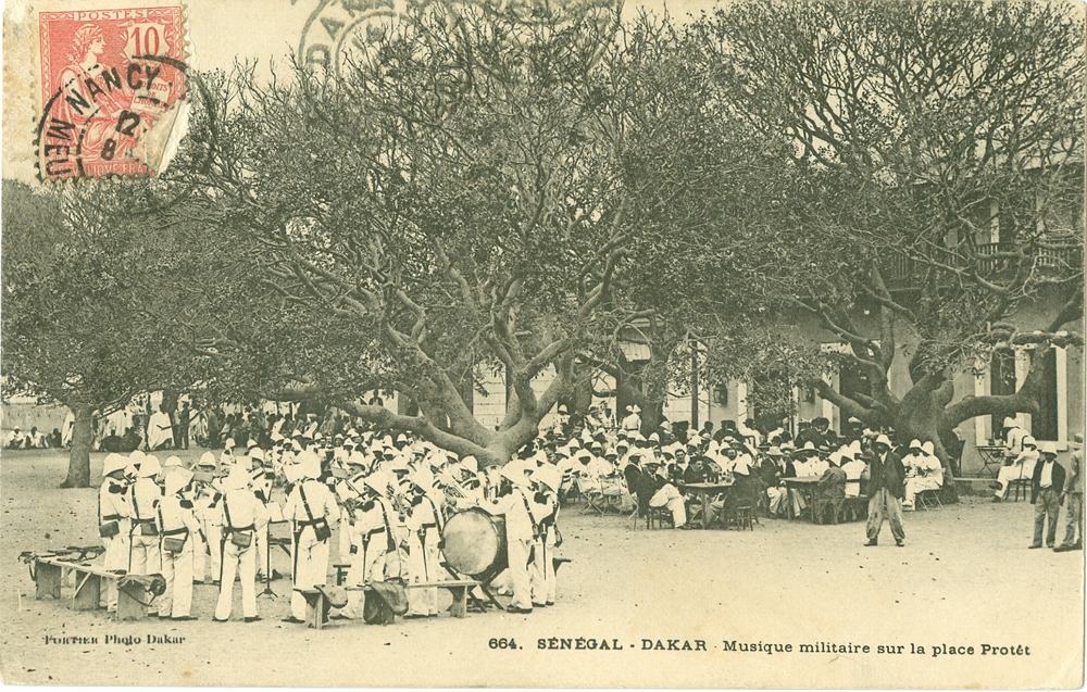 SÉNÉGAL – DAKAR – Musique militaire sur la place Protêt