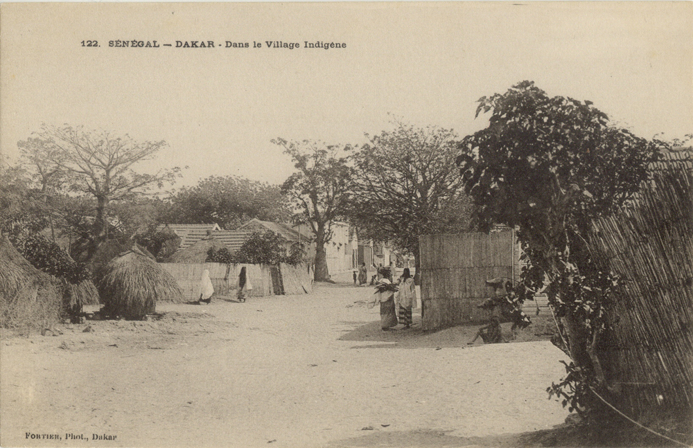 SÉNÉGAL – DAKAR – Dans le Village Indigène