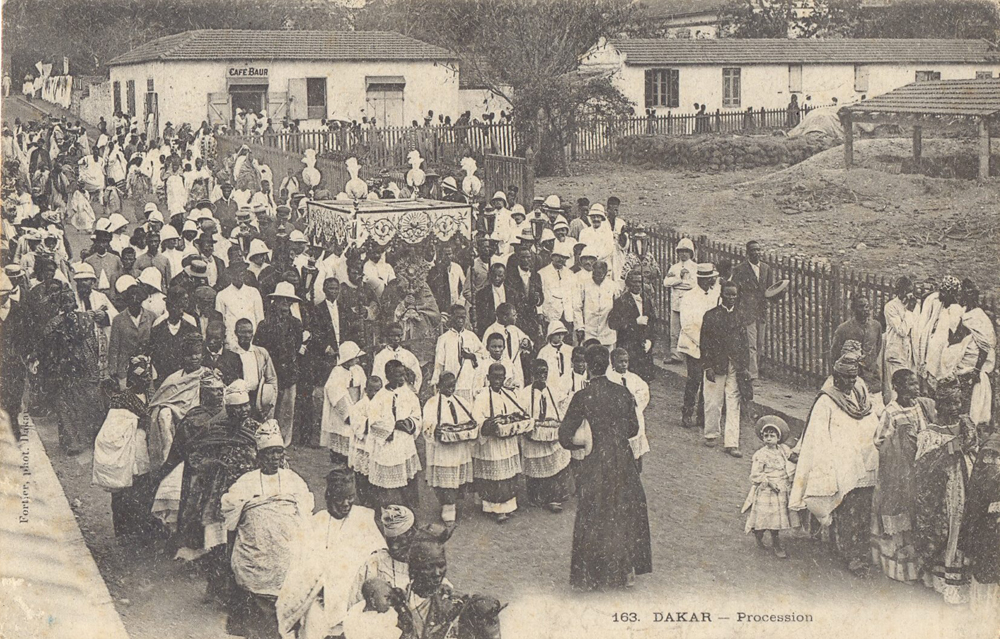 DAKAR – Procession