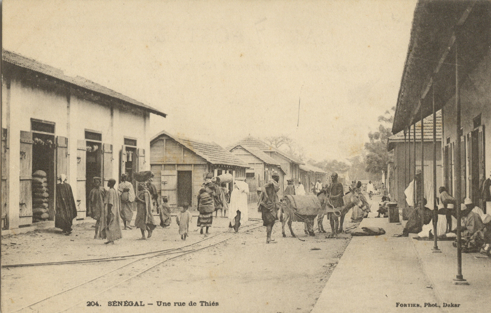 SÉNÉGAL – Une Rue de Thiès