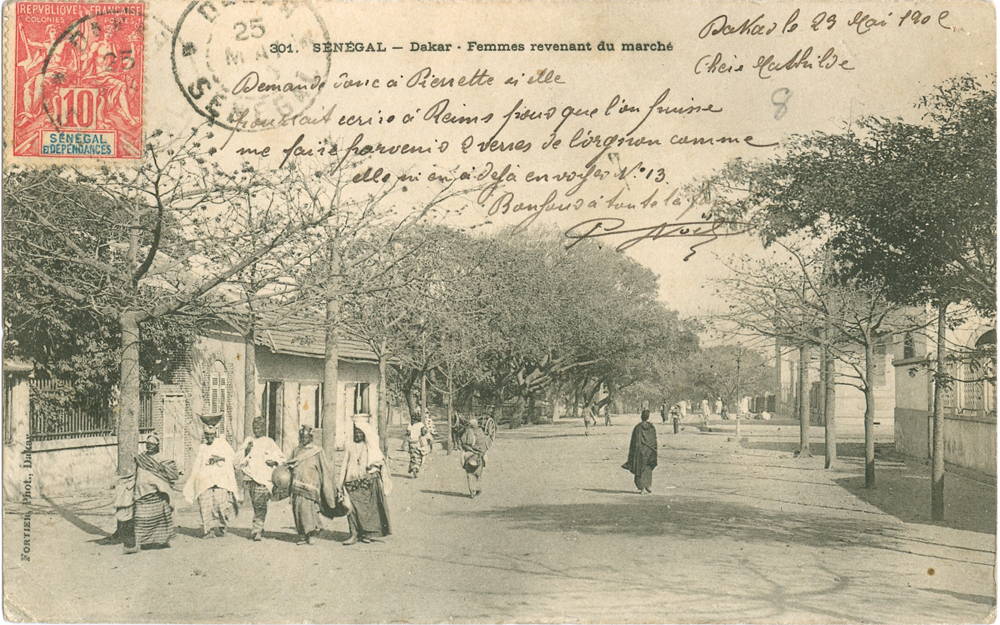 SÉNÉGAL – Dakar – Femmes revenant du marché