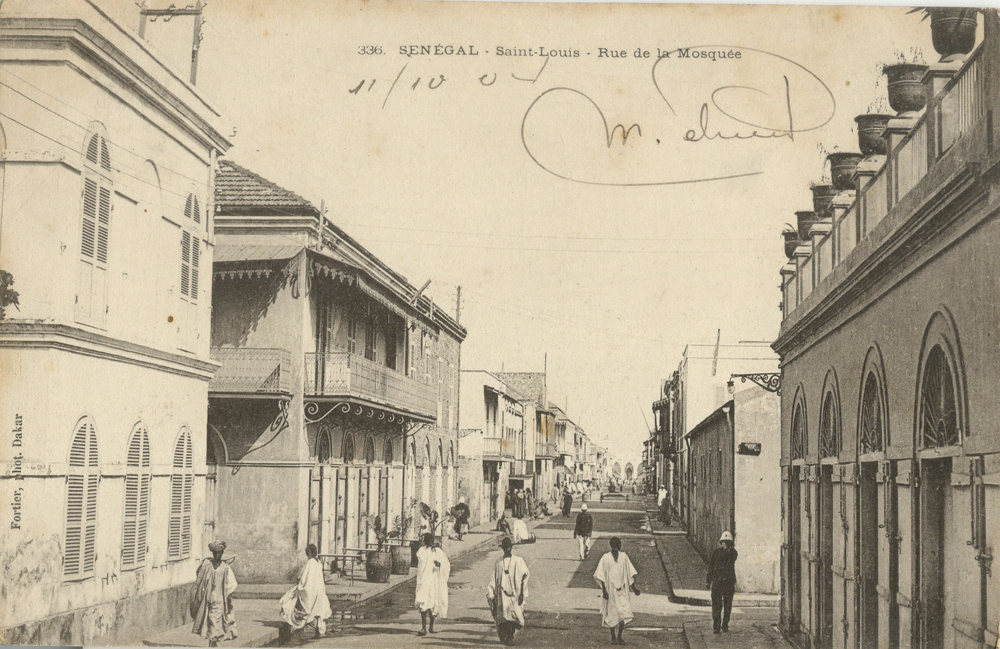 SÉNÉGAL – Saint-Louis – Rue de la Mosquée