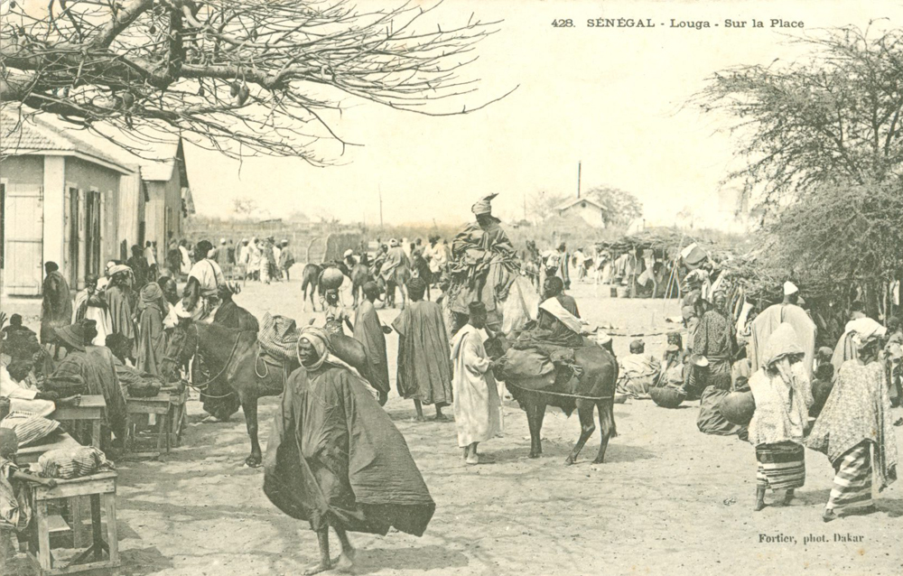 SÉNÉGAL – Louga – Sur la Place