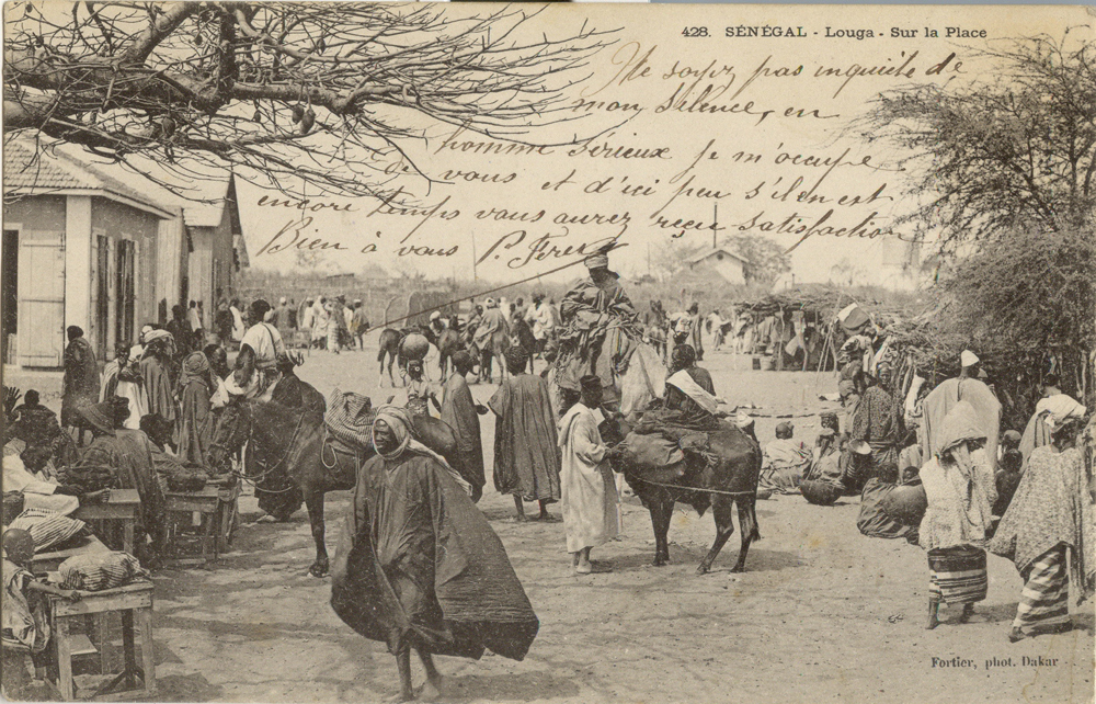 SÉNÉGAL – Louga – Sur la Place