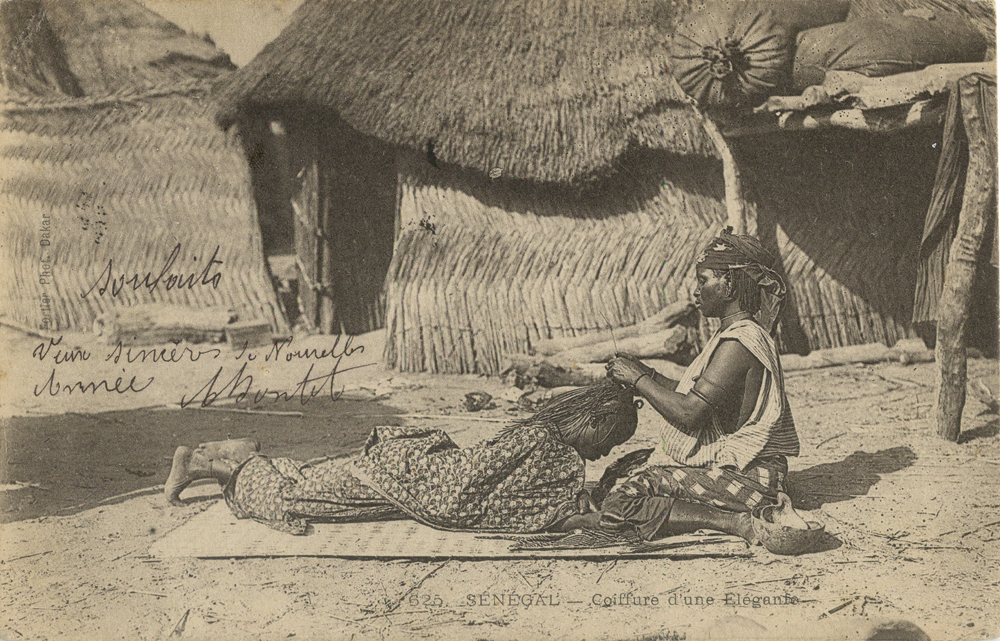 SÉNÉGAL – Coiffure d’une Elégante