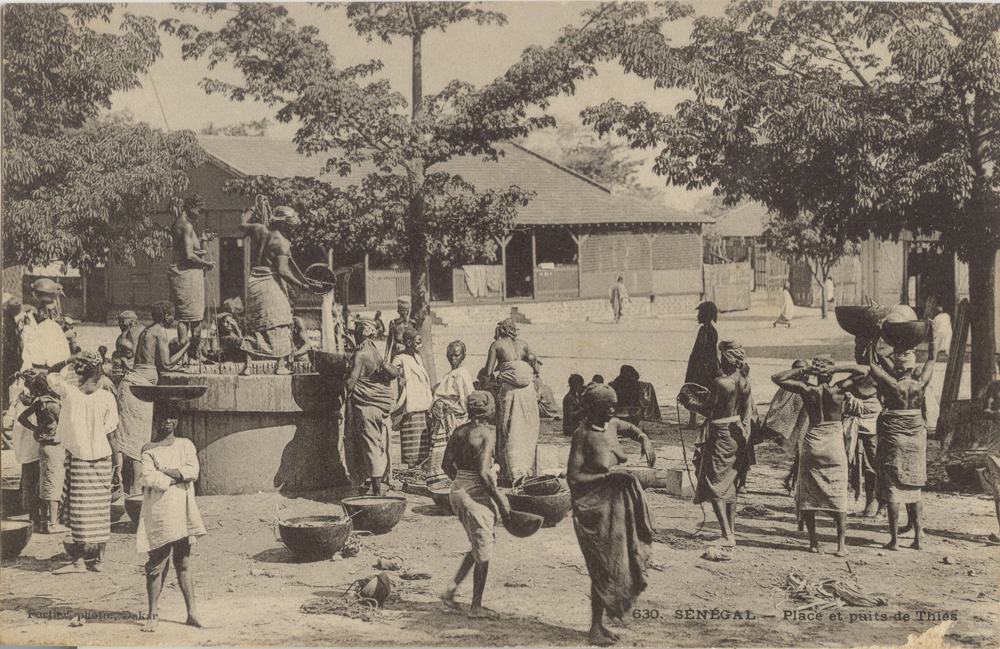 SÉNÉGAL – Place et puits de Thiès