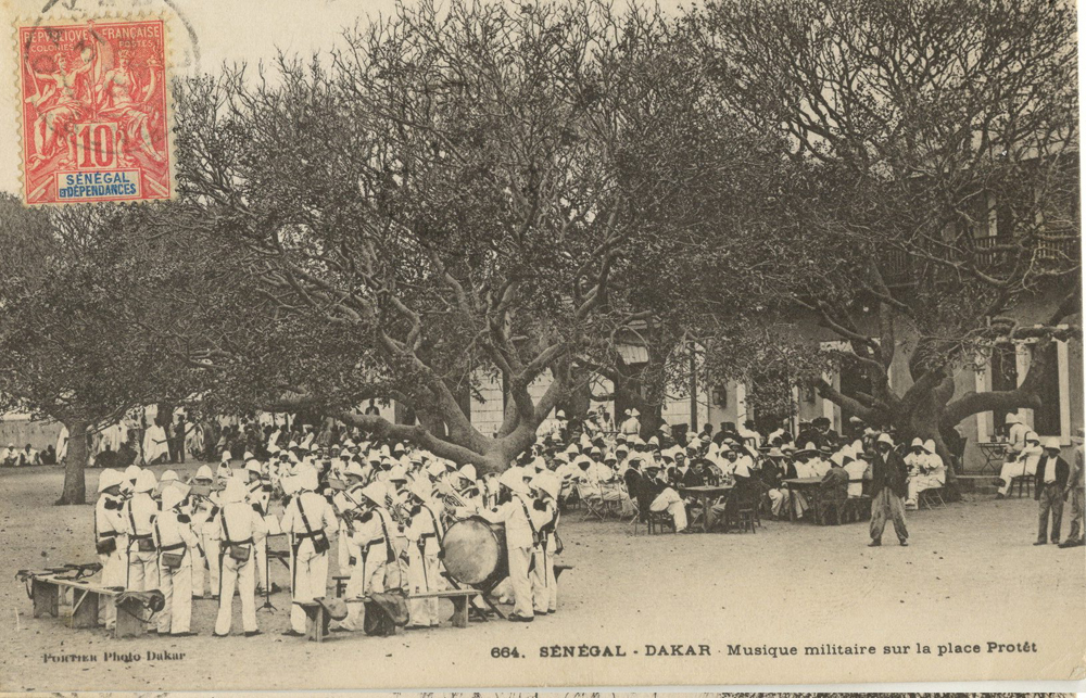 SÉNÉGAL – DAKAR – Musique militaire sur la place Protêt