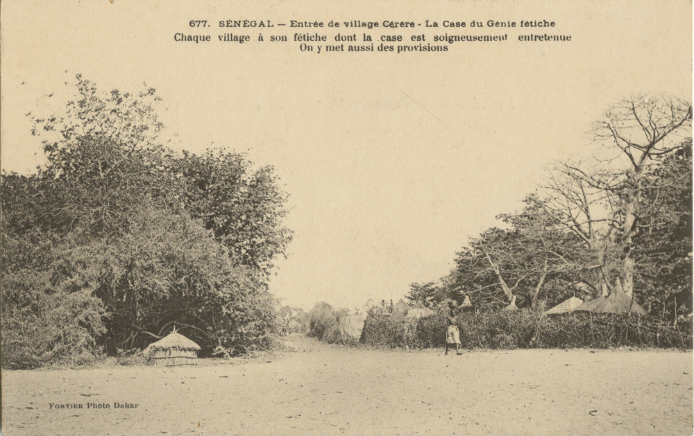 SÉNÉGAL – Entrée de village Cérère – La Case du Génie fétiche