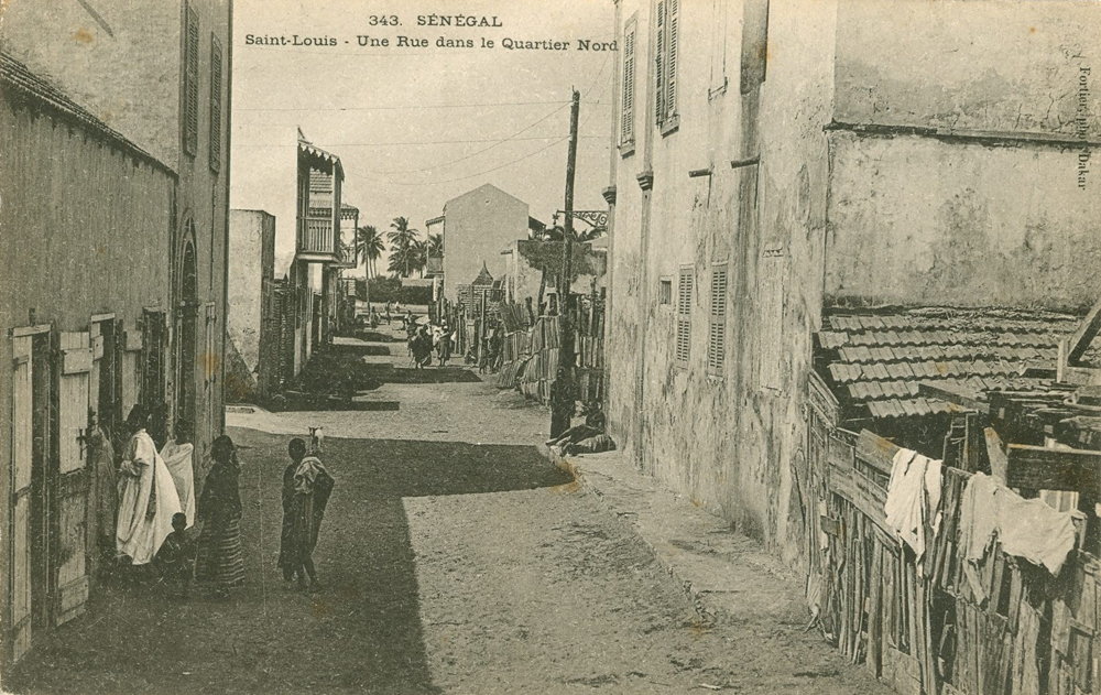 SÉNÉGAL – Saint-Louis – Une Rue dans le Quartier Nord