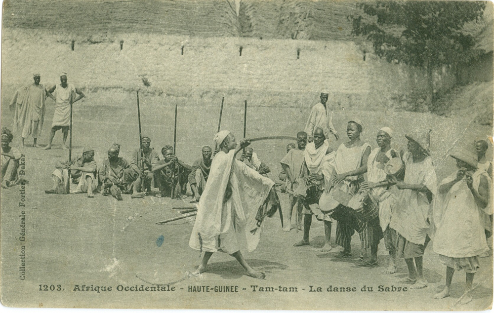 HAUTE-GUINÉE  – Tam-tam – La danse du Sabre.