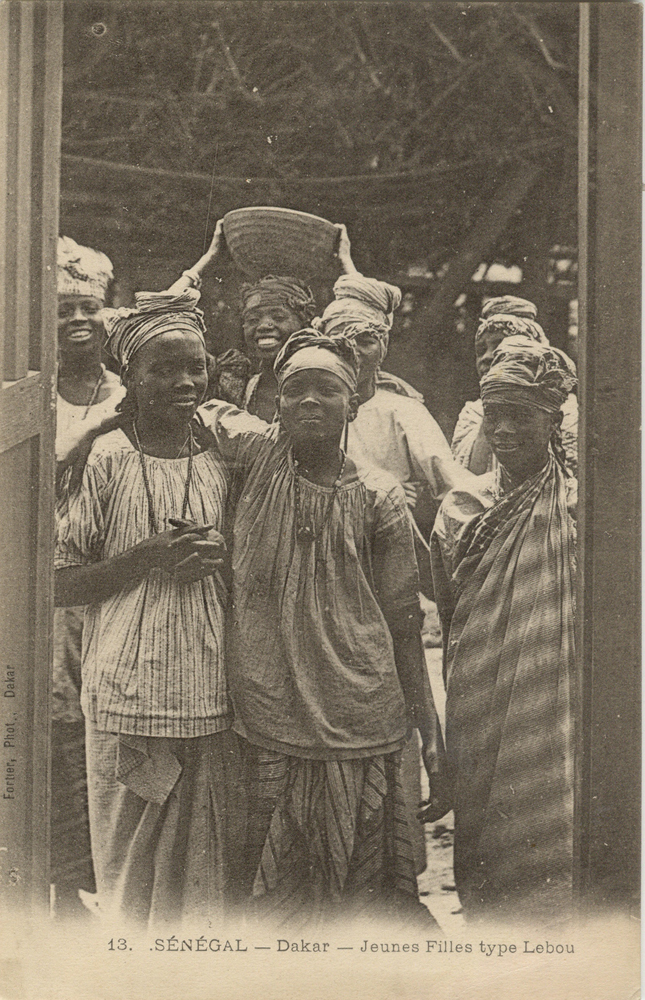 SÉNÉGAL – Dakar – Jeunes Filles type Lébou