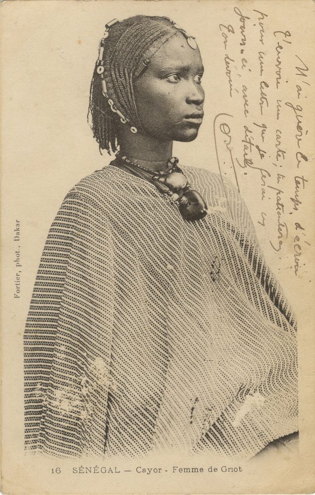 SÉNÉGAL – Cayor – Femme de Griot