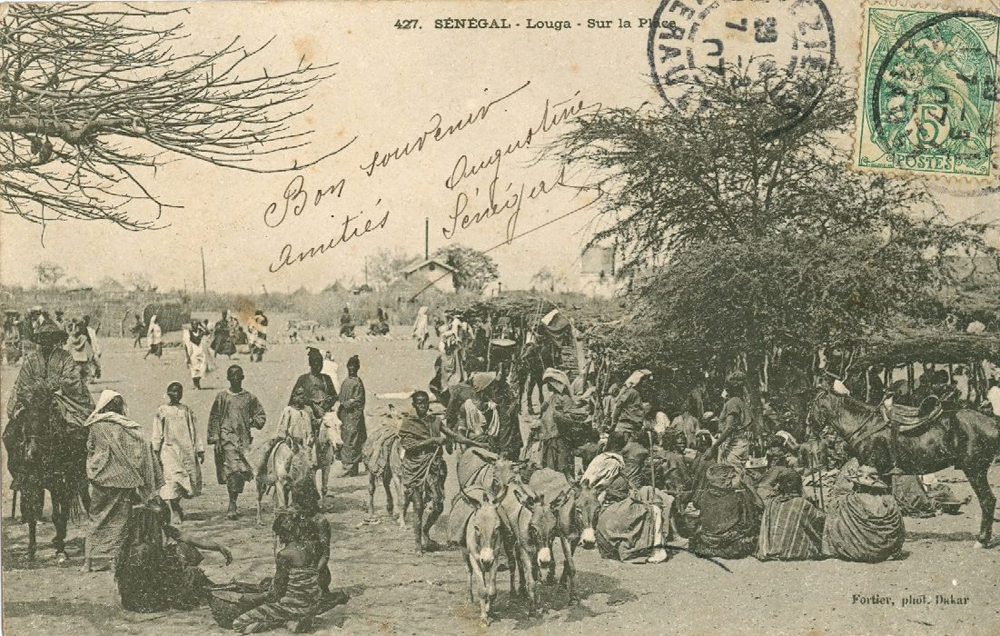 SÉNÉGAL – Louga – Sur la Place