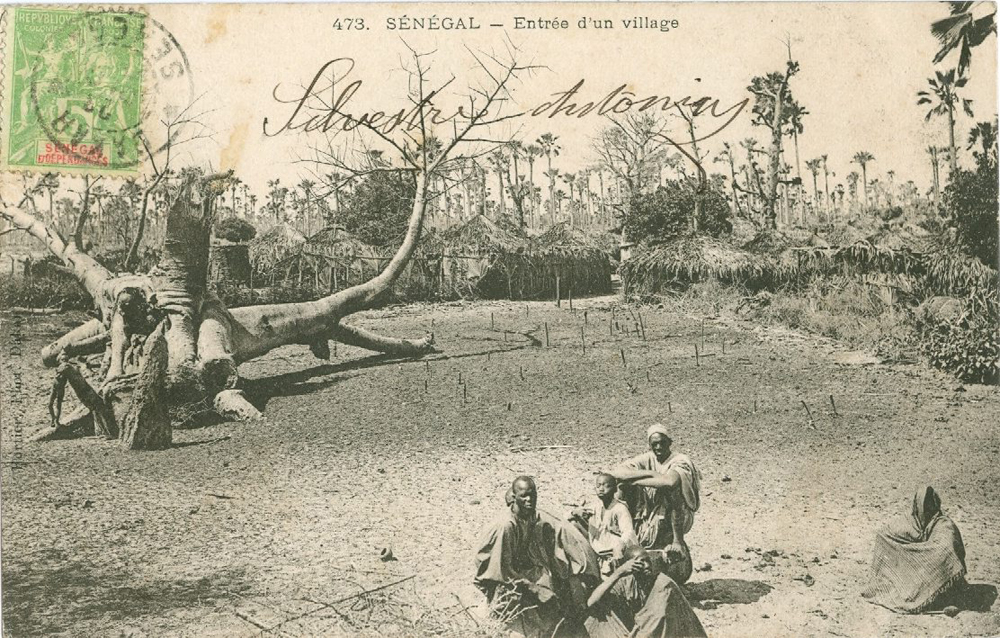 SÉNÉGAL – Entrée d’un Village